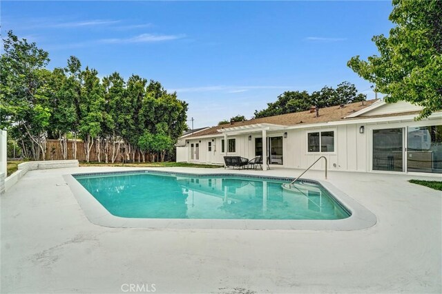 2842 E Virginia Ave, Anaheim, CA 92806 - swimming pool with a patio area