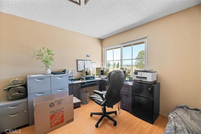 22025 Del Oro Rd, Apple Valley, CA 92308 - office space with light wood finished floors and a textured ceiling