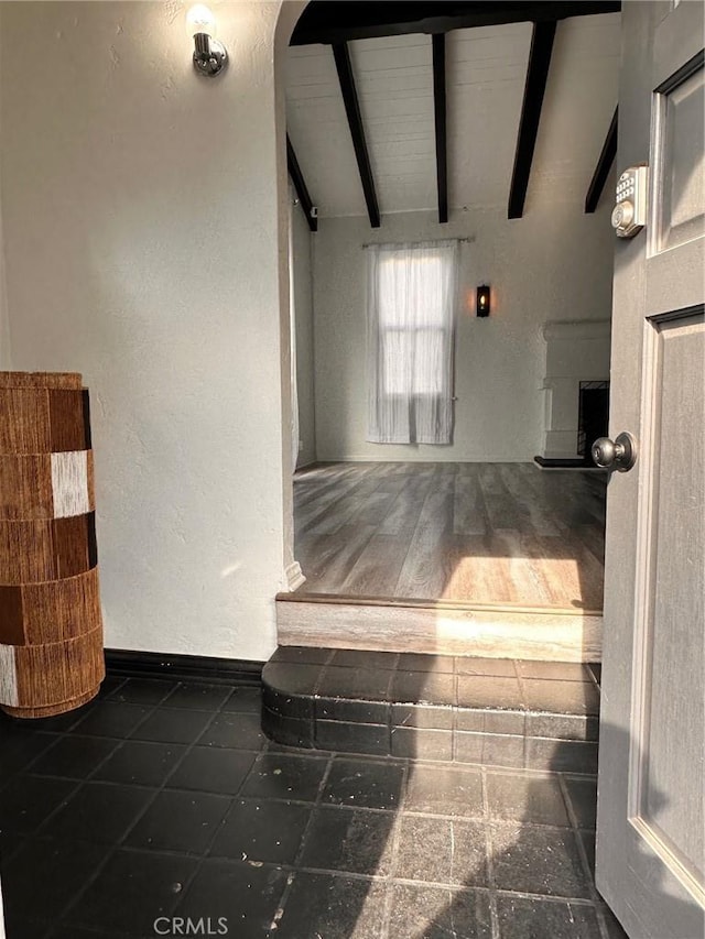 3208 W 74th St, Los Angeles, CA 90043 - corridor featuring arched walkways