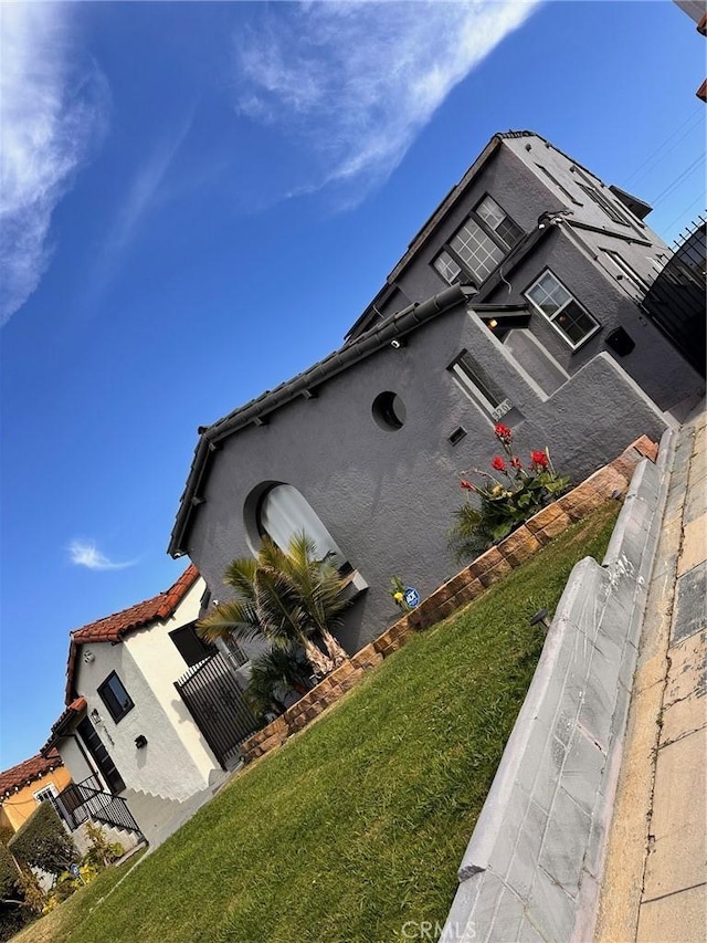 3208 W 74th St, Los Angeles, CA 90043 - view of home's exterior featuring a yard