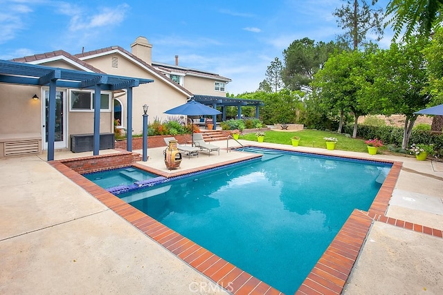 19520 Bermudas St, Porter Ranch, CA 91326 - view of pool featuring a pergola, a patio area, a lawn, and a pool with connected hot tub