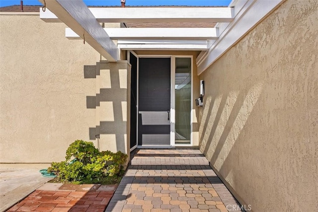 21692 Seaside Ln, Huntington Beach, CA 92646 - doorway to property featuring stucco siding