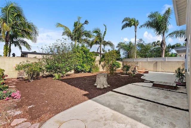 21692 Seaside Ln, Huntington Beach, CA 92646 - fenced backyard featuring a patio area