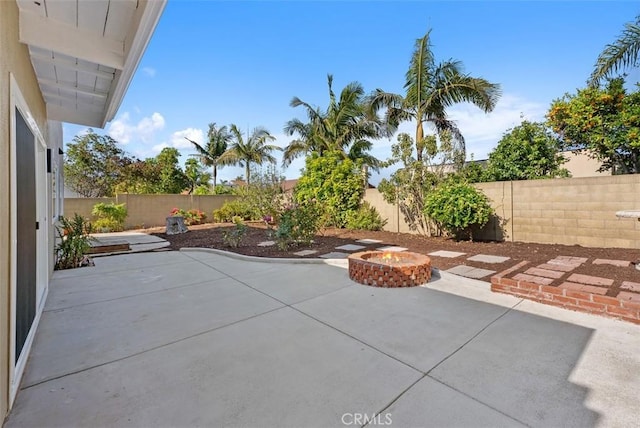 21692 Seaside Ln, Huntington Beach, CA 92646 - fenced backyard with a patio and an outdoor fire pit
