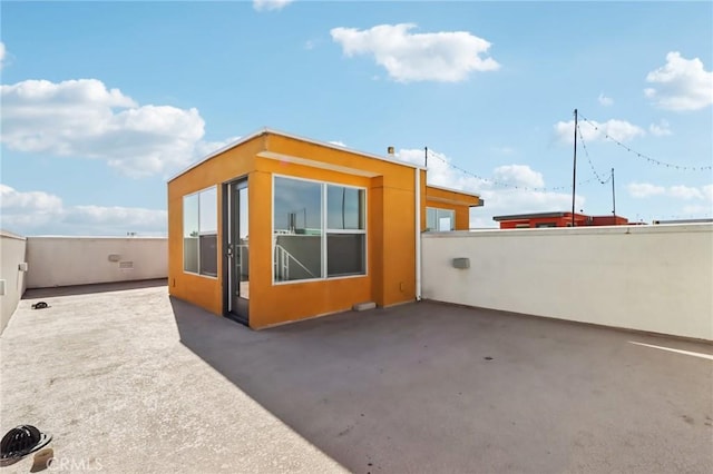 639 Channel Way, Costa Mesa, CA 92627 - view of patio / terrace