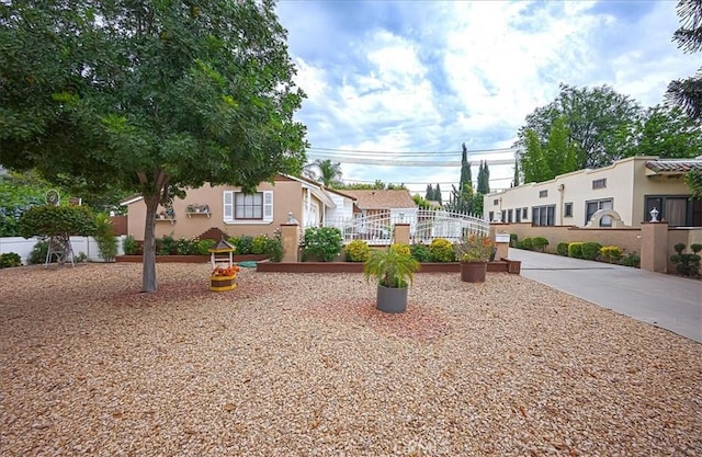 5062 Magnolia Ave, Riverside, CA 92506 - view of home's community