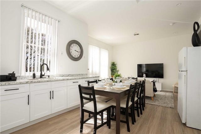 1168 W 35th St, Los Angeles, CA 90007 - dining area with light wood-style floors