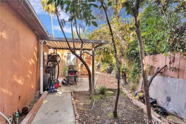 470 E Home St, Long Beach, CA 90805 - fenced backyard with a patio area