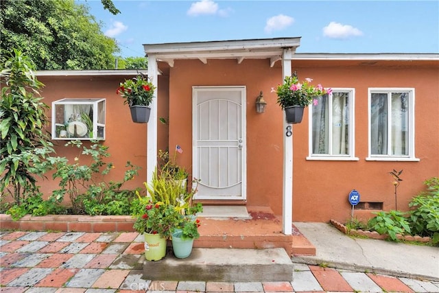 470 E Home St, Long Beach, CA 90805 - entrance to property with stucco siding