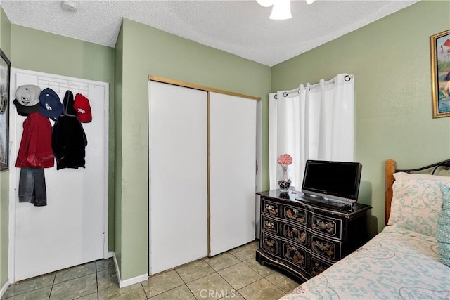 470 E Home St, Long Beach, CA 90805 - tiled bedroom featuring a textured ceiling and a closet