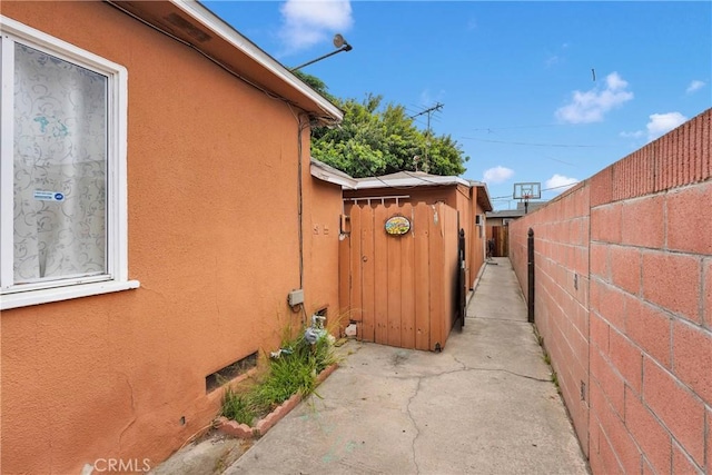 470 E Home St, Long Beach, CA 90805 - view of home's exterior with stucco siding