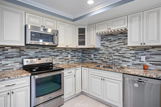 4014 Calle Sonora Oeste Unit 1G, Laguna Woods, CA 92637 - kitchen featuring appliances with stainless steel finishes, a sink, decorative backsplash, ornamental molding, and light tile patterned flooring