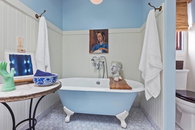 1008 S Ditmar St, Oceanside, CA 92054 - full bathroom featuring a soaking tub, wainscoting, and toilet