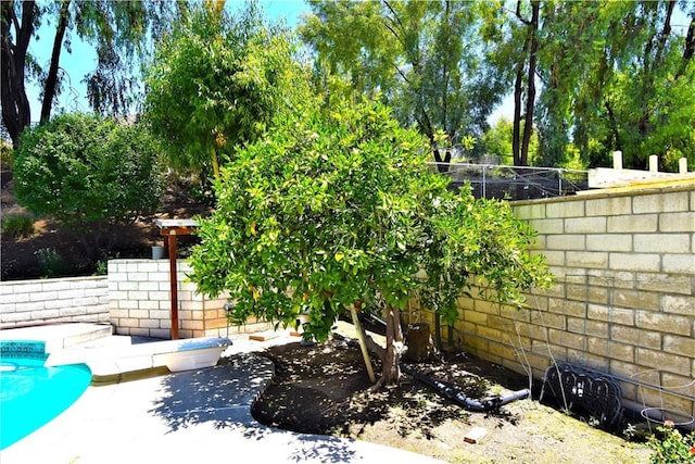 29058 Rosewood Ln, Highland, CA 92346 - fenced backyard with a patio
