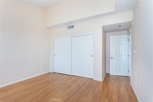 580 W Main St Unit 323, Alhambra, CA 91801 - unfurnished bedroom with light wood-style floors, baseboards, and a closet