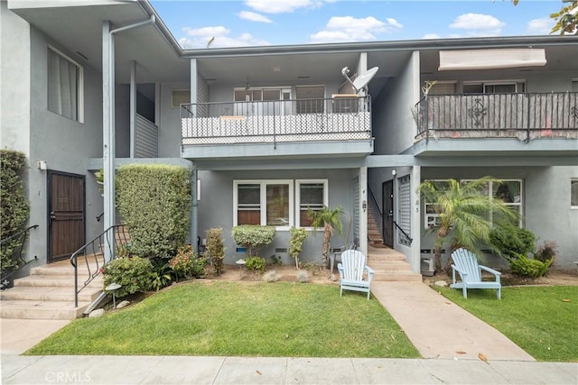1273 E Appleton St Unit 4, Long Beach, CA 90802 - townhome / multi-family property featuring stucco siding, a front lawn, and a balcony