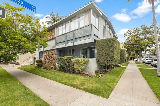 1273 E Appleton St Unit 4, Long Beach, CA 90802 - view of side of property with a lawn and stucco siding