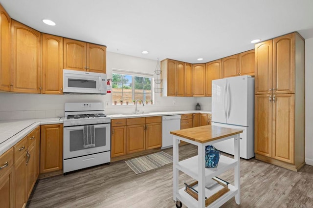1125 Arcadia Rd, Encinitas, CA 92024 - kitchen with white appliances, light wood finished floors, and recessed lighting