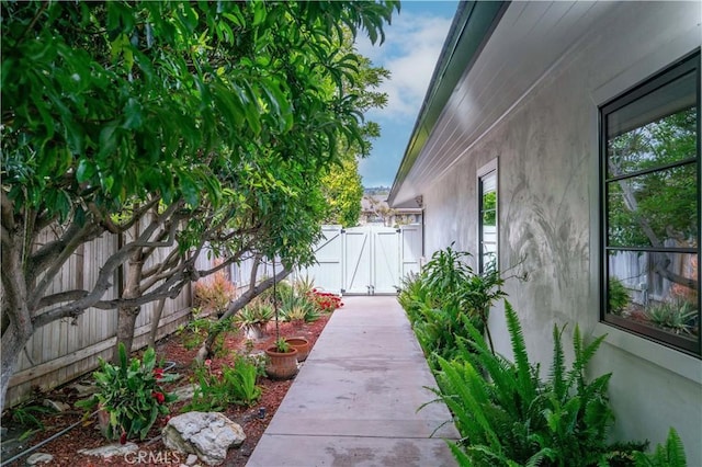 128 Rocky Point Rd, Palos Verdes Estates, CA 90274 - view of yard featuring a gate