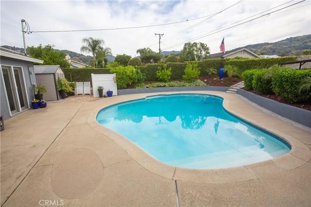 572 Willowgrove Ave, Glendora, CA 91741 - view of swimming pool with a patio