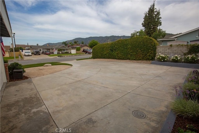 572 Willowgrove Ave, Glendora, CA 91741 - view of patio with a mountain view and a residential view