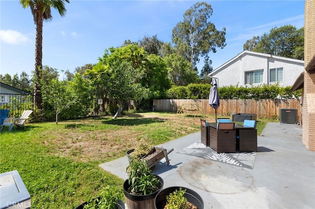 29951 Cactus Pl, Temecula, CA 92592 - fenced backyard with a patio and outdoor dining area