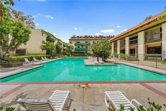 5460 White Oak Ave Unit E339, Encino, CA 91316 - community pool with a patio