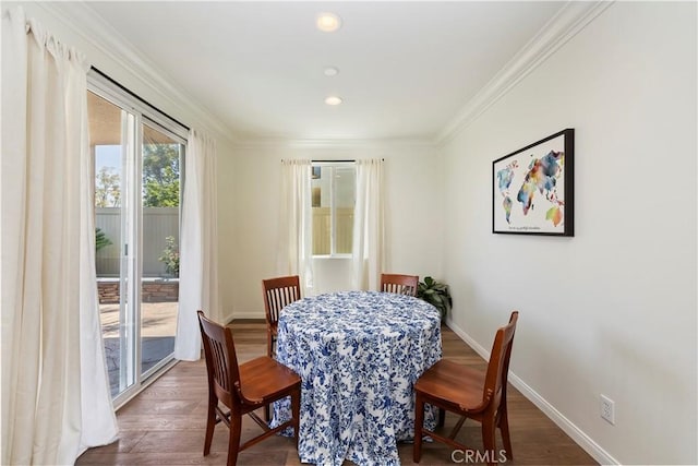 8581 Camino Limon Rd, Corona, CA 92883 - dining area with ornamental molding, wood finished floors, baseboards, and recessed lighting