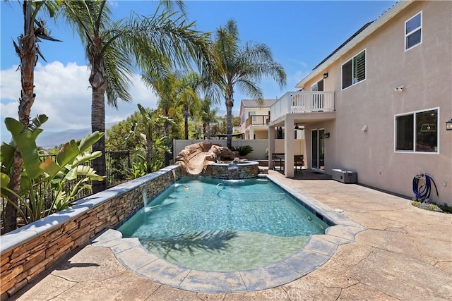 8581 Camino Limon Rd, Corona, CA 92883 - view of swimming pool with a fenced backyard, a patio area, and a pool with connected hot tub