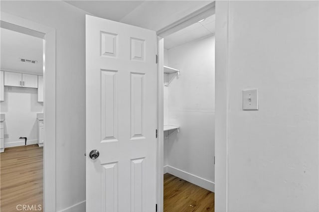 401 Cypress St, Bakersfield, CA 93304 - walk in closet featuring light wood-type flooring