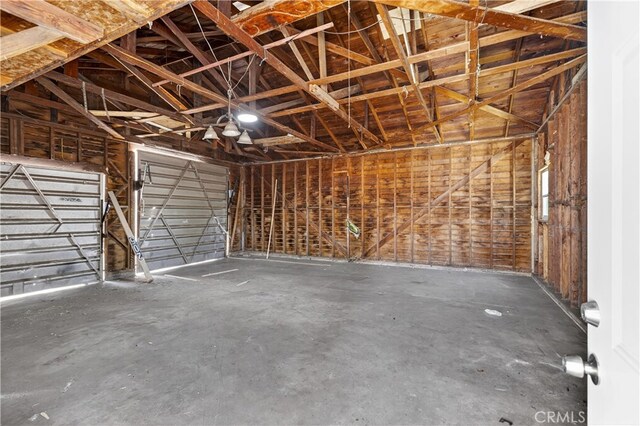 401 Cypress St, Bakersfield, CA 93304 - view of garage