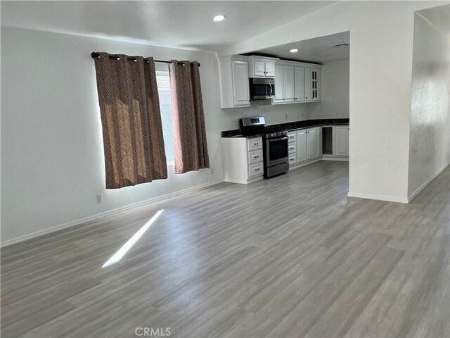 774 Josie St, Blythe, CA 92225 - kitchen featuring stainless steel appliances, dark countertops, light wood-type flooring, baseboards, and recessed lighting
