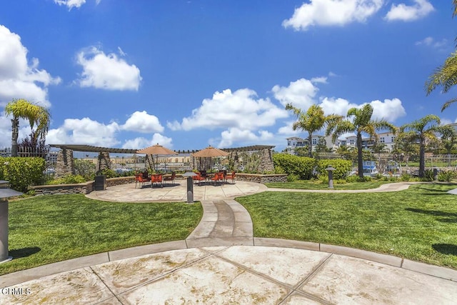 1542 Windshore Way, Oxnard, CA 93035 - view of property's community with a lawn and a patio area
