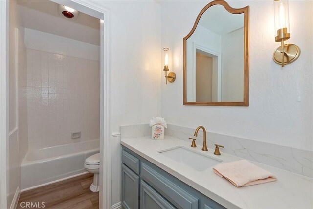 27657 Peninsula Dr Unit 131, Lake Arrowhead, CA 92352 - bathroom with vanity, wood finished floors, and shower / tub combination