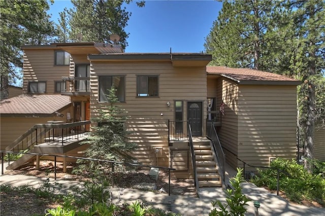27657 Peninsula Dr Unit 131, Lake Arrowhead, CA 92352 - back of property with a wooden deck and stairs