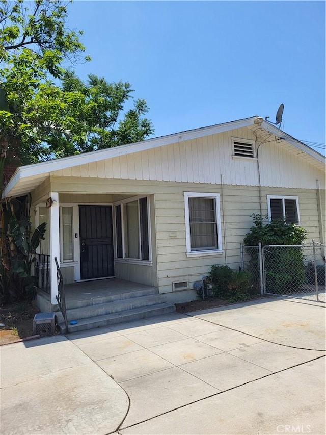 253 S Franklin St, Hemet, CA 92543 - view of front of house featuring a porch
