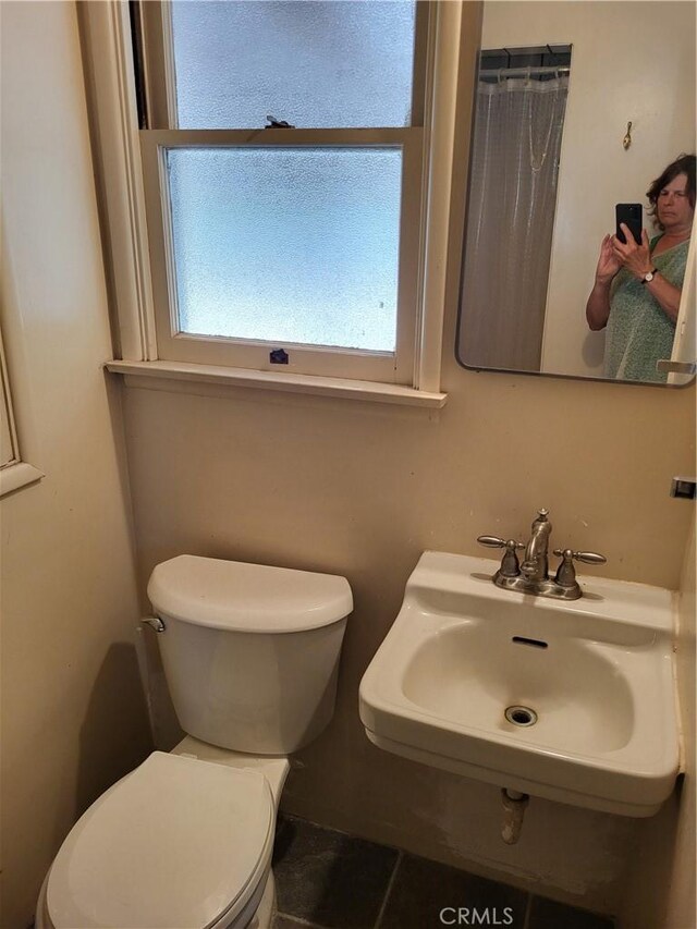 253 S Franklin St, Hemet, CA 92543 - full bath with a sink and toilet