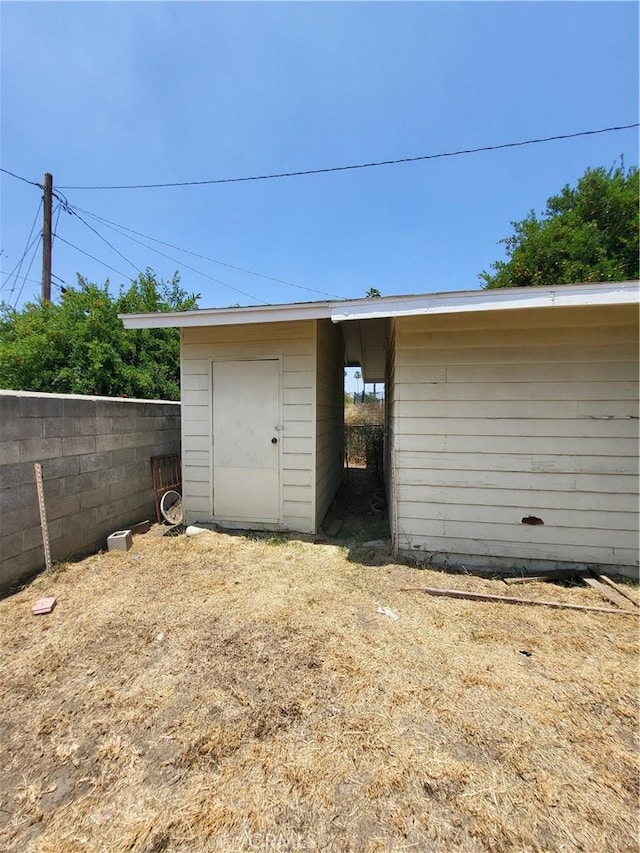 253 S Franklin St, Hemet, CA 92543 - garage featuring a shed
