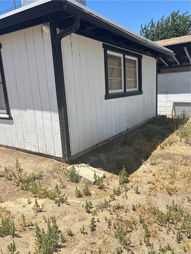 1222 W Kettering St, Lancaster, CA 93534 - view of side of home