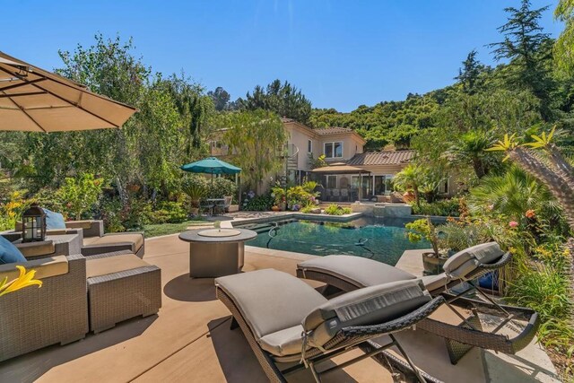 4014 Millagra Dr, Fallbrook, CA 92028 - swimming pool featuring a patio