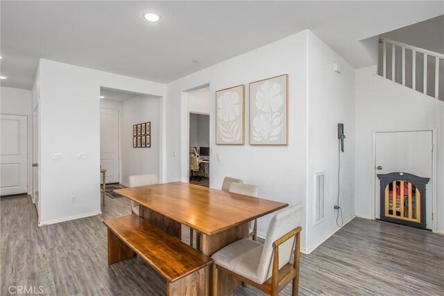 1737 Arcus Ct, Beaumont, CA 92223 - dining room with wood finished floors, baseboards, and recessed lighting