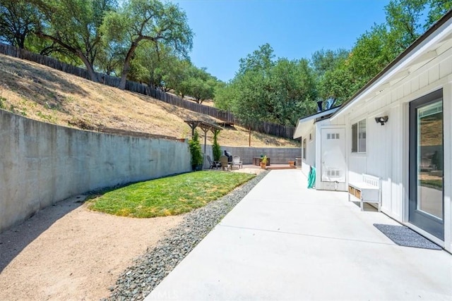 7560 Castano Ave, Atascadero, CA 93422 - fenced backyard featuring a patio