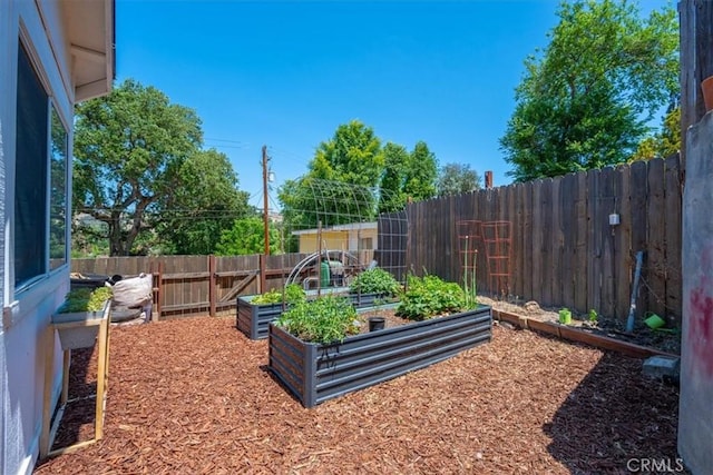 7560 Castano Ave, Atascadero, CA 93422 - fenced backyard with a garden