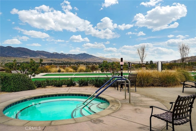 1583 Turtle Crk, Beaumont, CA 92223 - view of pool featuring a hot tub and a mountain view
