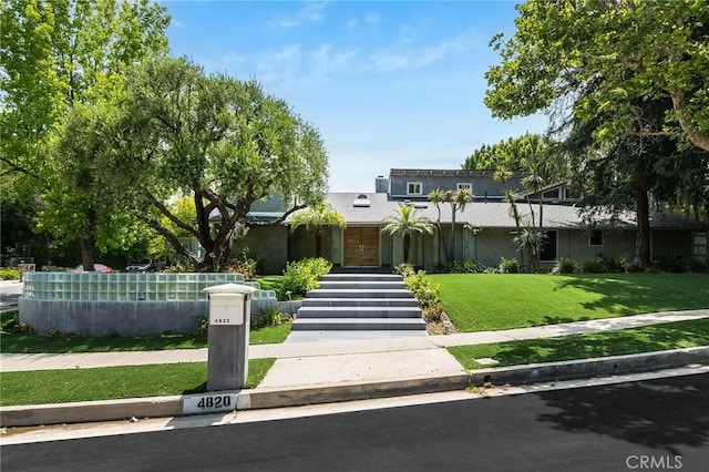 4820 Encino Ter, Encino, CA 91316 - view of front of home featuring a front lawn and stucco siding