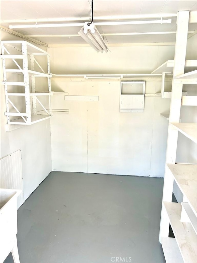 29041 Desert Hills Rd, Menifee, CA 92586 - view of walk in closet