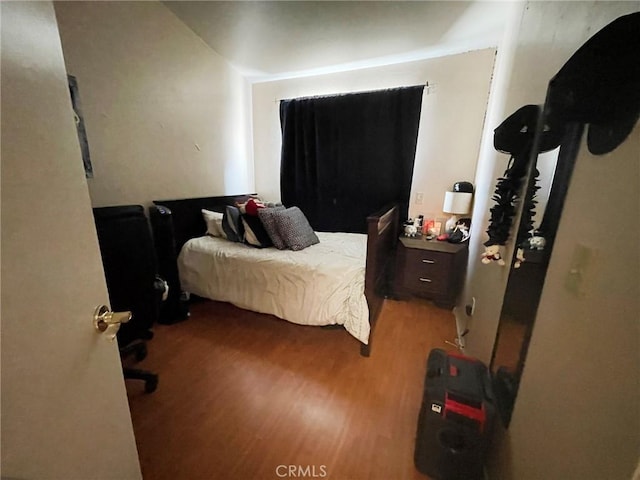 1186 Runaway Cir, Colton, CA 92324 - bedroom with wood finished floors