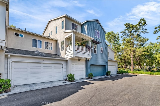 5 Quartz Ln, Ladera Ranch, CA 92694 - view of front of home featuring stucco siding, an attached garage, and a balcony