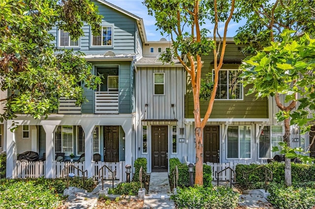 5 Quartz Ln, Ladera Ranch, CA 92694 - traditional-style house with board and batten siding, a fenced front yard, a porch, a balcony, and a gate