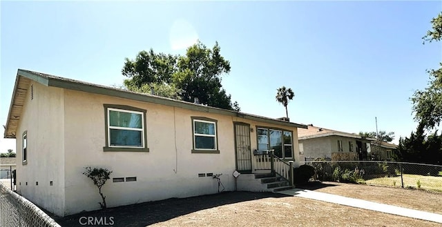 950 Cedar St, Corona, CA 92879 - view of front of home featuring crawl space
